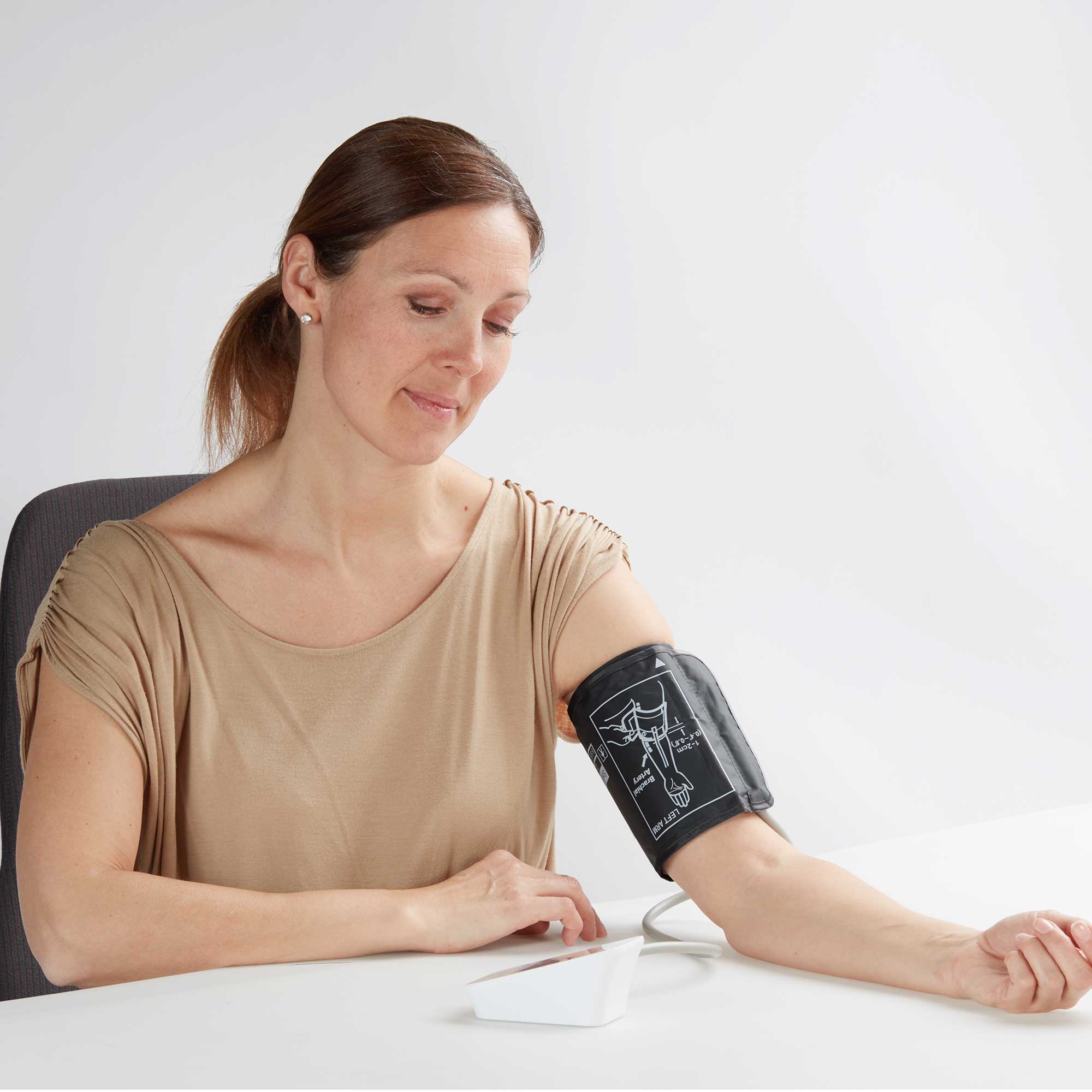 ABPM-100, Arm Blood Pressure Monitor | Lanaform